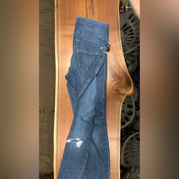 Rock & Republic Skinny Jeans - Picture 1 of 3